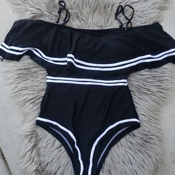 Swimsuit size Small - Picture 5 of 5